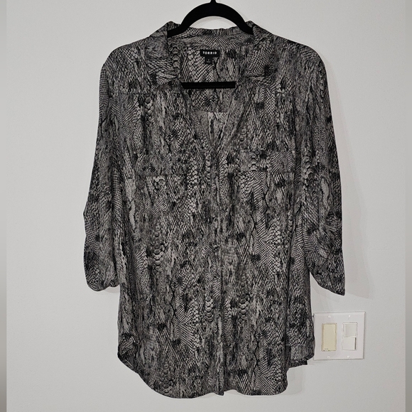 Torrid snakeskin print georgette button front top 1X plus size - Picture 5 of 8